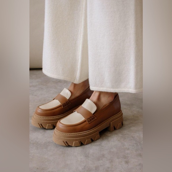 ALOHAS Shoes - ALOHAS Trailblazer Bicolor Leather Loafers size EU 39